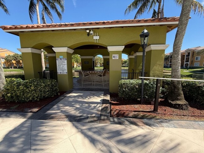 Photo - RESORT STYLE, BEAUTIFUL 2 BEDROOM AND 2 BATHROOMS ON THE TOP FLOOR Apartment