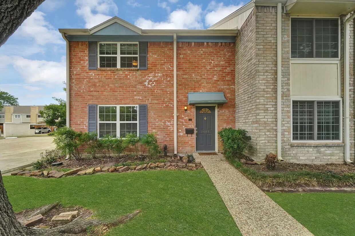 Front door - 1687 W Sam Houston Pky S