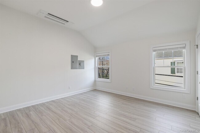 Foto del edificio - 225 Katonah Ave