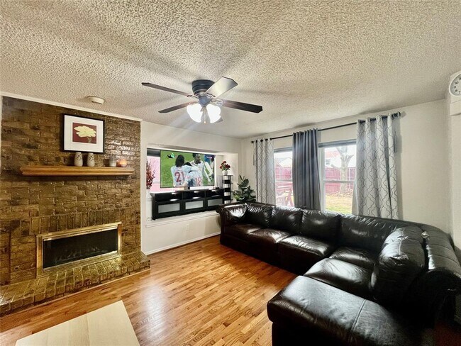 Building Photo - 2420 Nebulus Dr