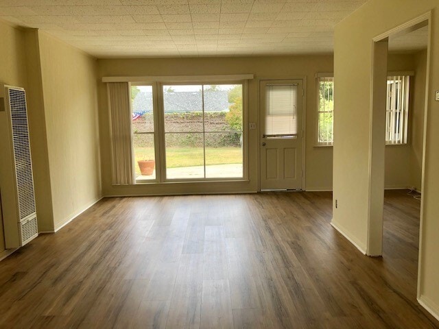 Building Photo - Quaint Midtown Home with New Wood Flooring...