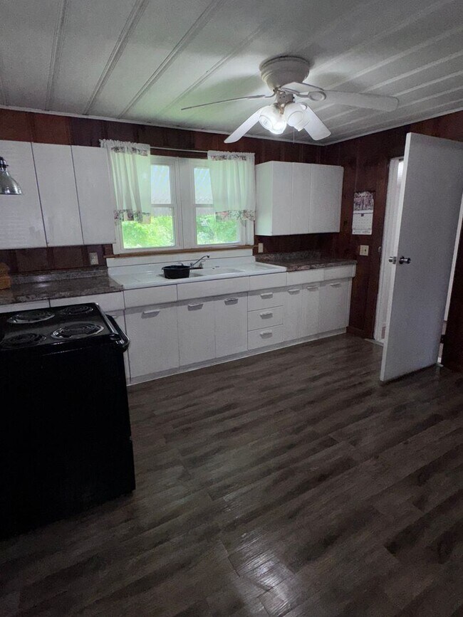 Building Photo - 3 Bedroom House Located in St. Robert, MO!