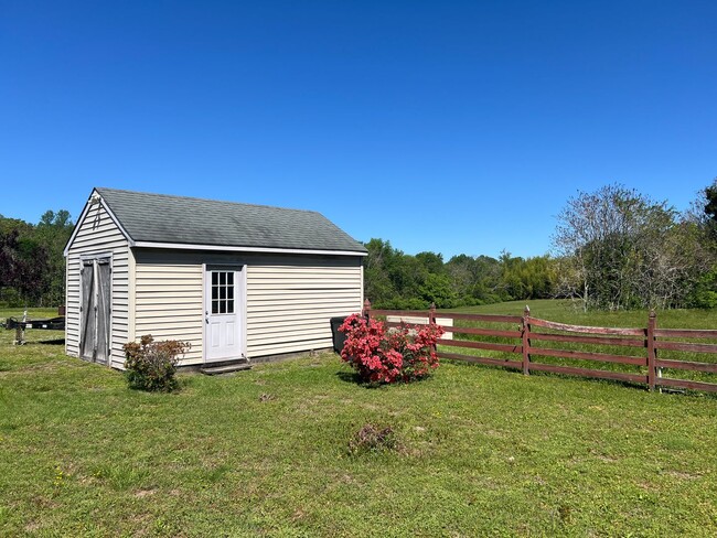 Foto del edificio - 3 bedroom 1 bath rancher with full basement