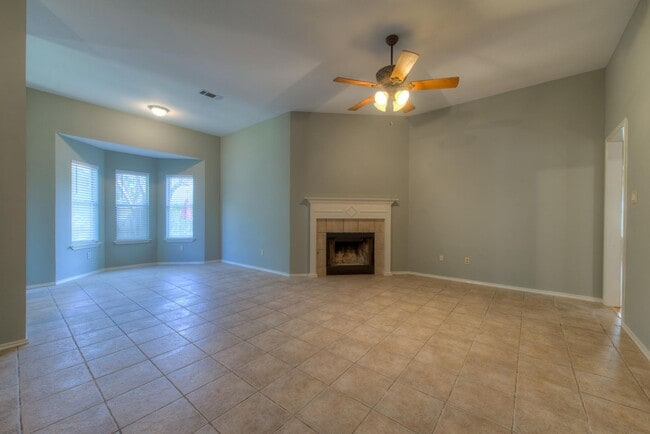Building Photo - Great home with easy maintenance flooring.