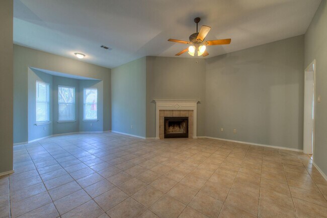 Foto del edificio - Great home with easy maintenance flooring.