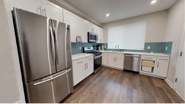 Foto del edificio - 2409 Ridge Ave