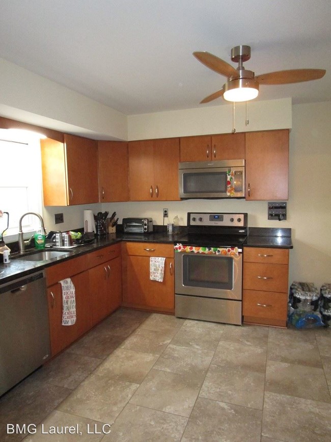 Building Photo - 8404 Spruce Hill Dr