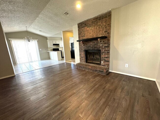 Foto del edificio - Adorable 3 bedroom 2 bathroom Duplex!