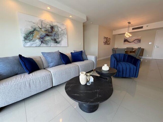 Foto del edificio - 3530 Mystic Pointe Dr