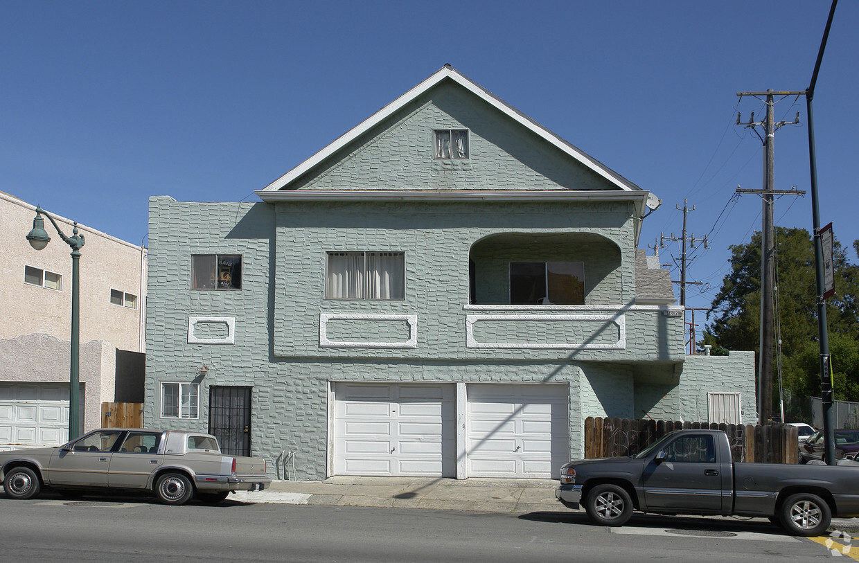 Building Photo - 1202 Pomona Ave