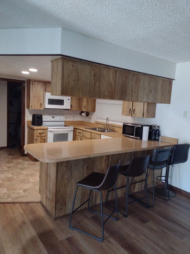 Building Photo - 3 - 2 in Fruitland Park