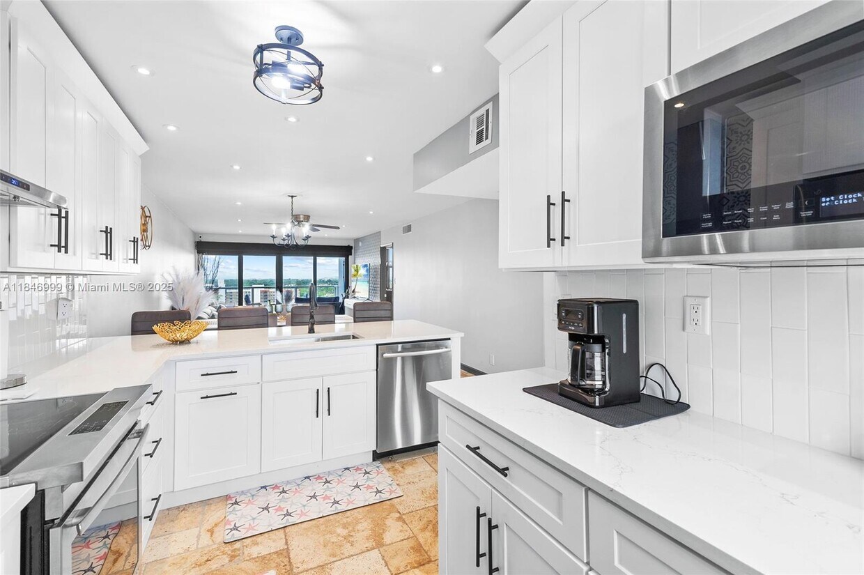 Primary Photo - 1401 N Riverside Dr