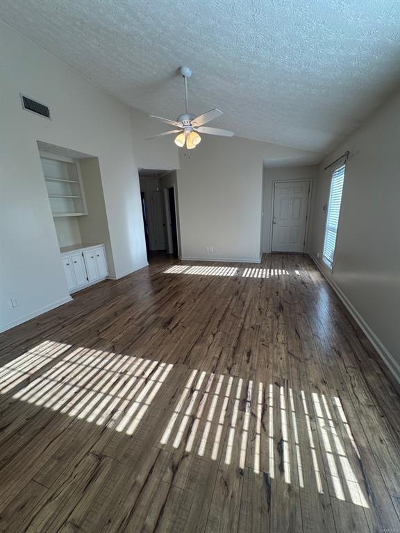 Foto del edificio - 6897 Brownwood Ln