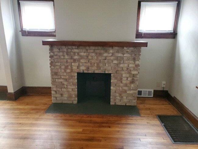 Building Photo - 387 Lookout Ave