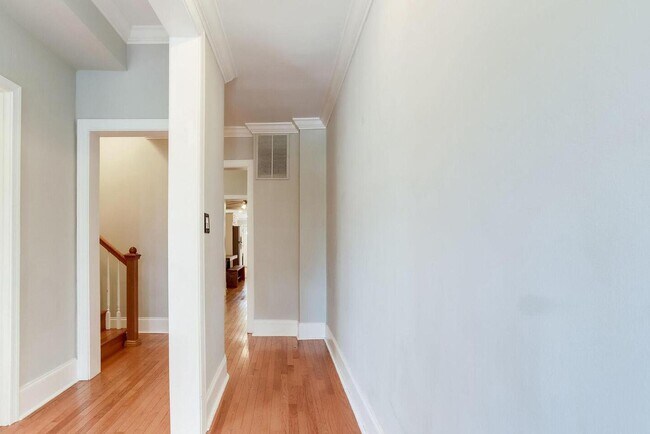 Building Photo - 1417 G St NE