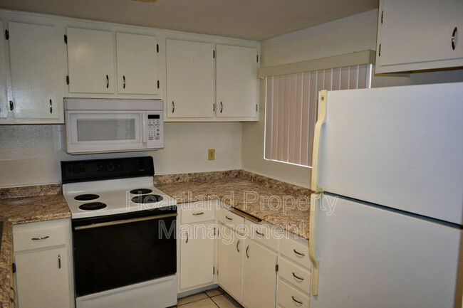 Foto del edificio - 8745 Lake Murray Blvd
