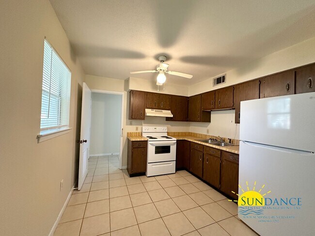 Building Photo - Great 2 Bedroom Unit in Fort Walton Beach