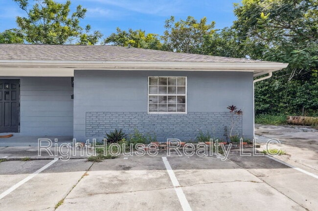 Building Photo - 907 Center Ave