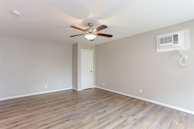 Building Photo - 808 W Main St