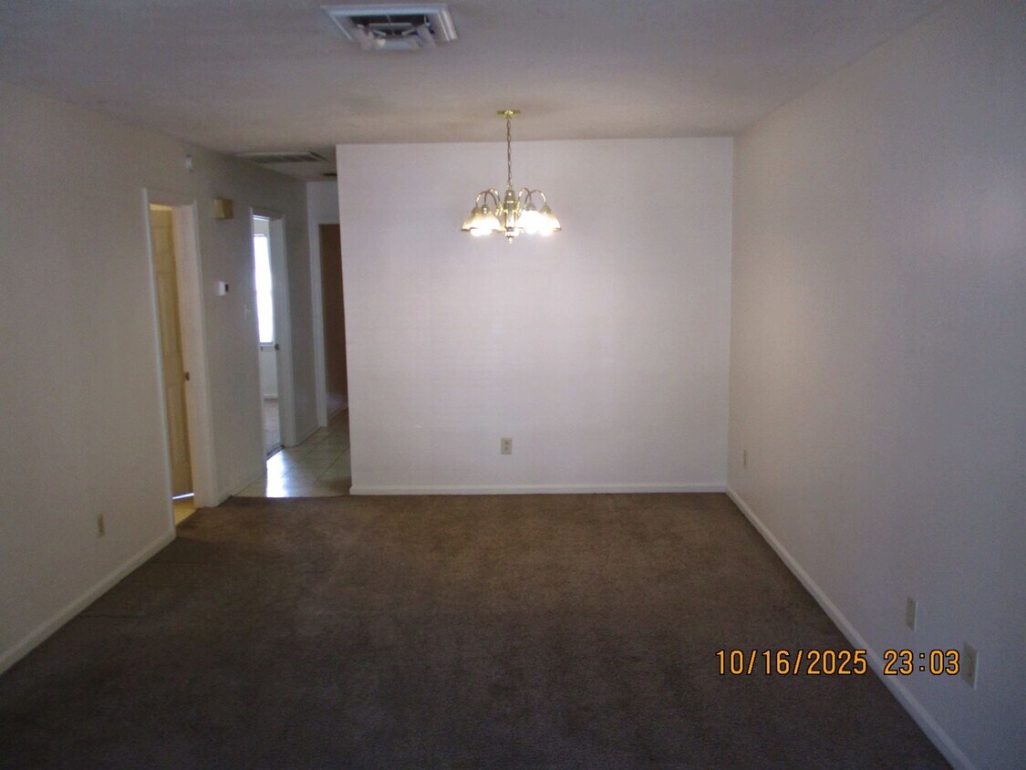 Building Photo - 2024 Oglethorpe Ave