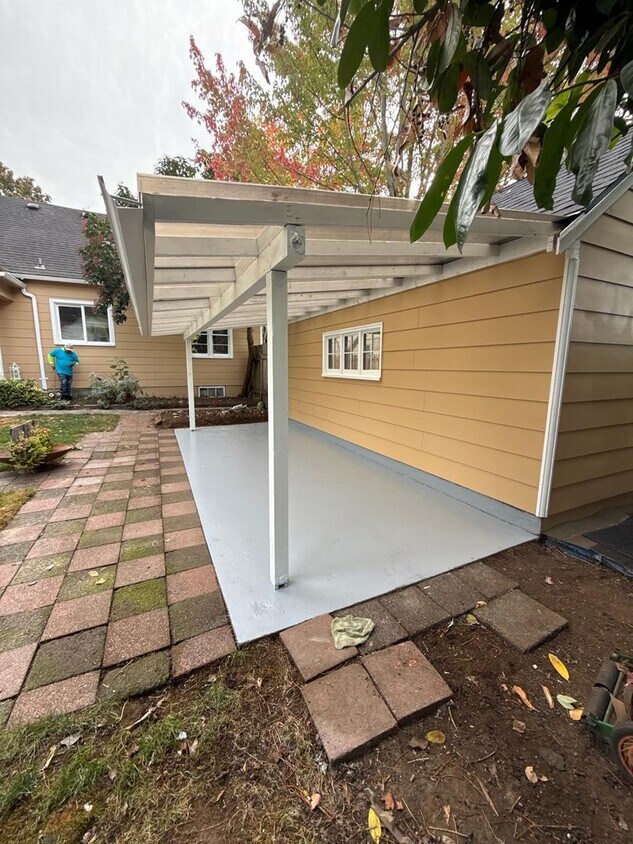 Foto principal - 3 Bedroom on large lot