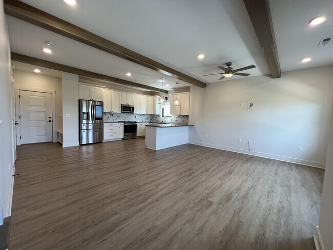 Building Photo - 2016 SW Chautauqua Ln