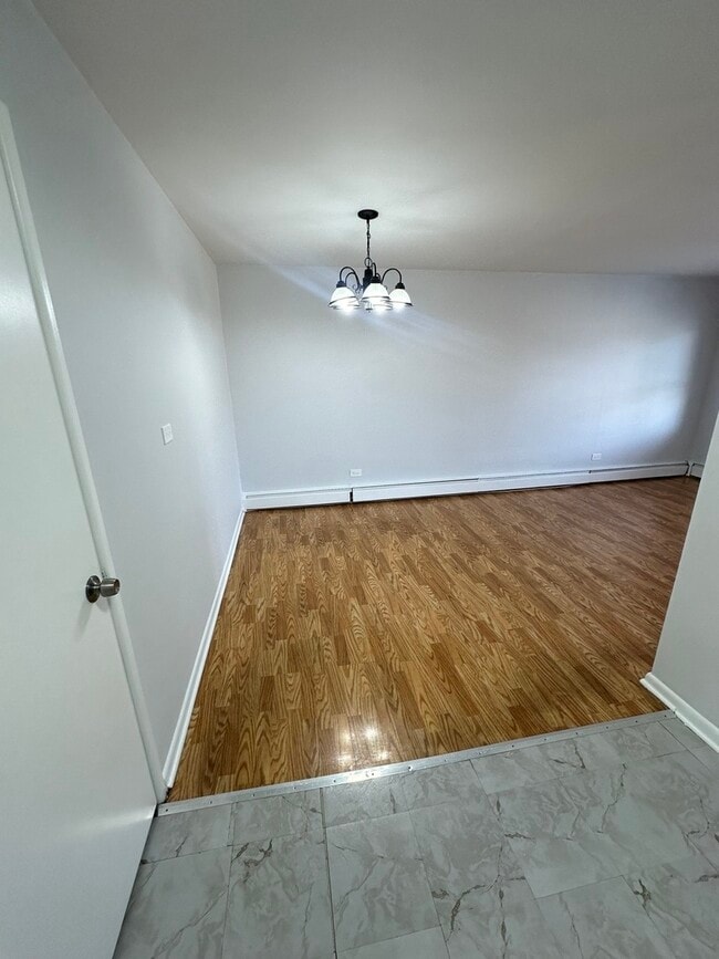 Foto del edificio - 3157 N Leclaire Ave