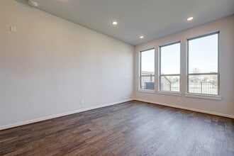 Building Photo - 6570 Scarlet Pond Ln