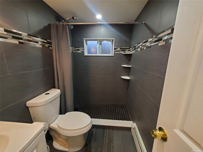 Building Photo - 155 S 15th St