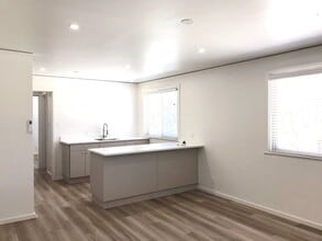 Building Photo - 535 Kiva St