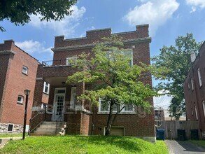 Building Photo - 1018 Commodore Dr