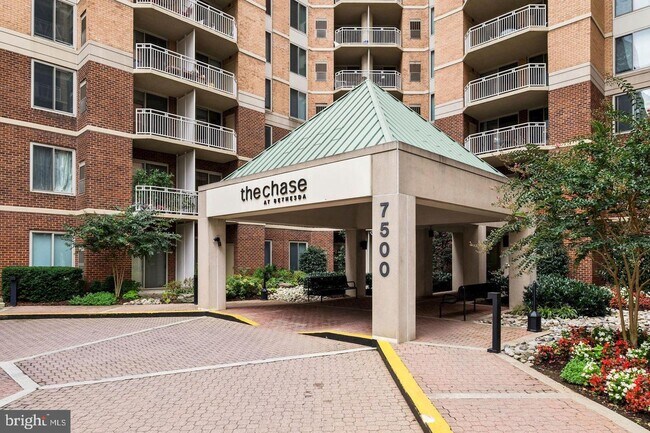 Foto del edificio - 7500 Woodmont Ave