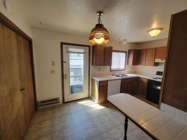 Foto del edificio - 4 bedroom in Billings MT 59101