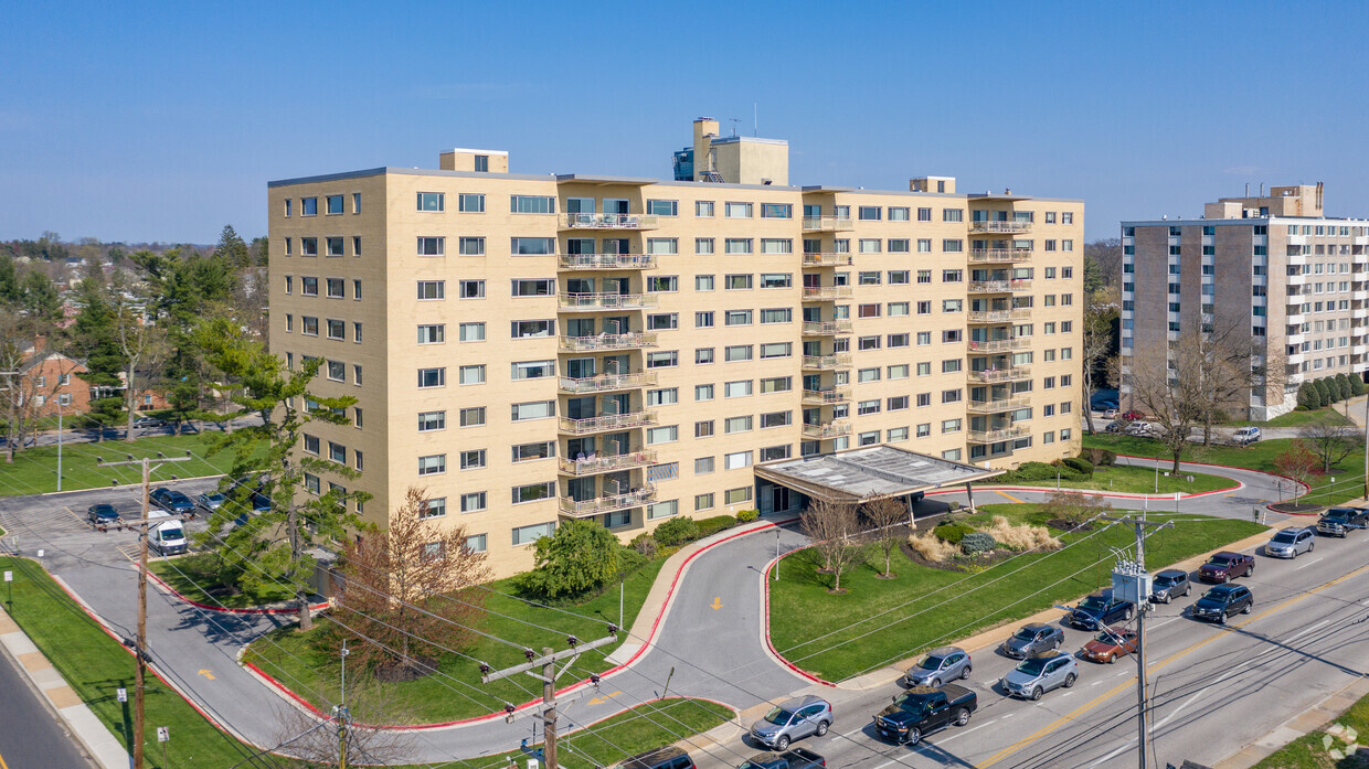 Primary Photo - Park Towers West