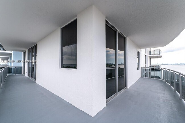 Foto del edificio - 7901 Hispanola Ave
