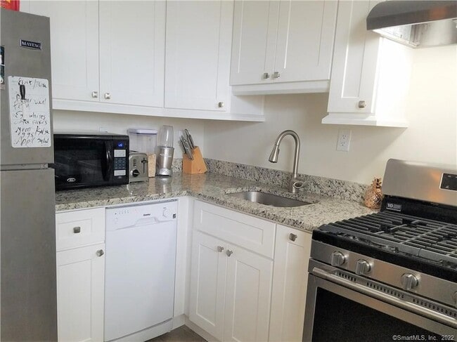 Building Photo - 444 Bedford St