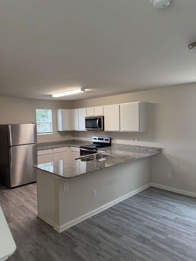 Foto del edificio - Charming 3-Bed Oasis with 2.5 Baths in Bea...