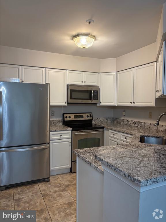 Building Photo - 5006 Dorsey Hall Dr