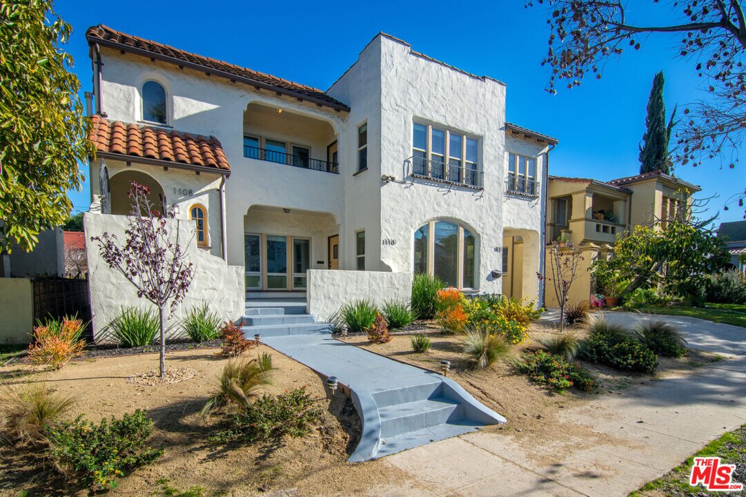 1108 Meadowbrook Ave, Los Angeles, CA 90019 Apartment for Rent in Los