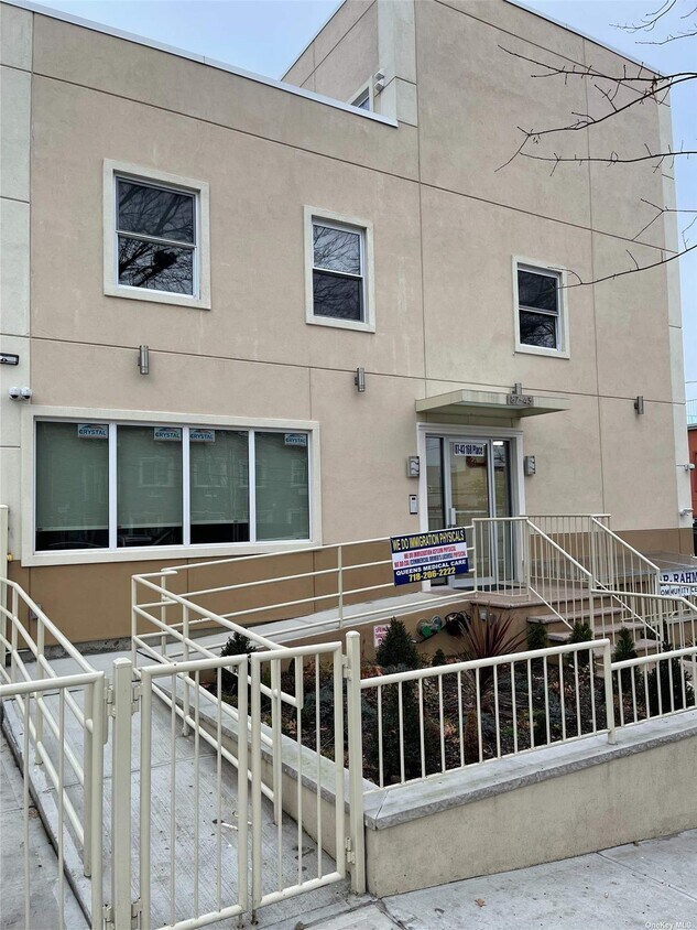 Building Photo - 87-43 168th Pl