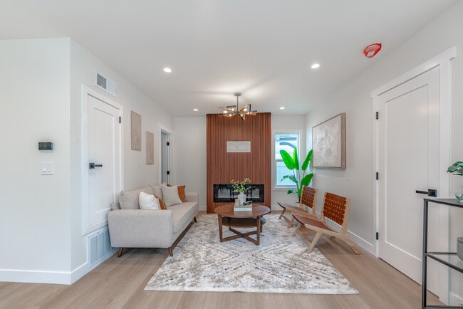 Foto del edificio - 8629 Guthrie Ave