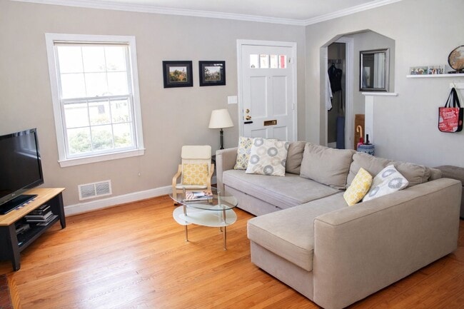 Building Photo - 3BR 2BA - Silver Spring Colonial - Walk to Metro