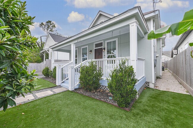 Foto del edificio - 213 N Hutcheson St