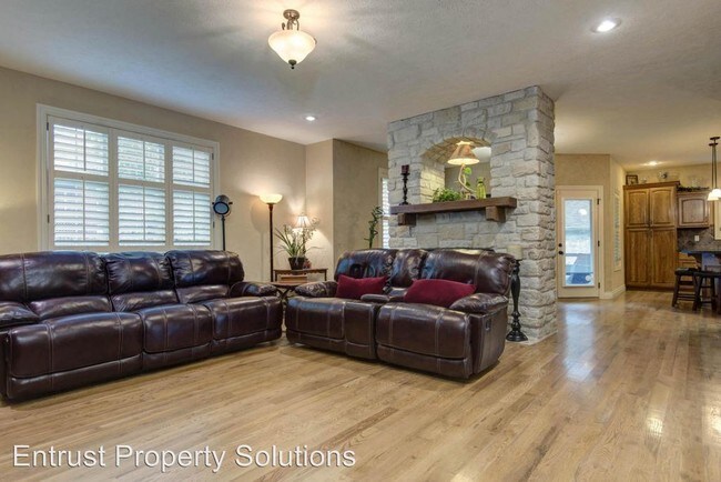 Building Photo - 4856 E Cherokee St