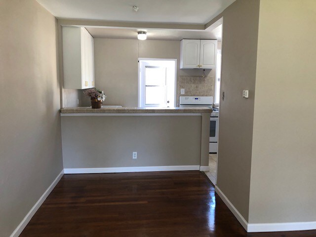 Building Photo - 502 N Rosemary Ln