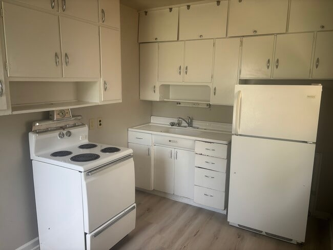 Building Photo - 825 McKinnie Ave