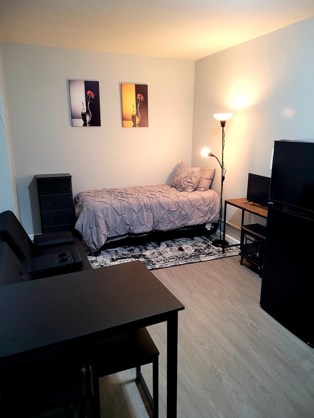Brand new bed, bedding, lamp and rug - 2315 W Victory Blvd