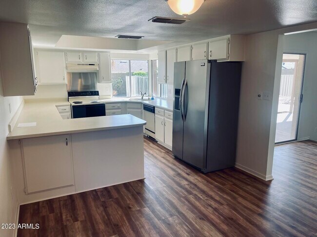 Building Photo - 5141 E Blanche Dr