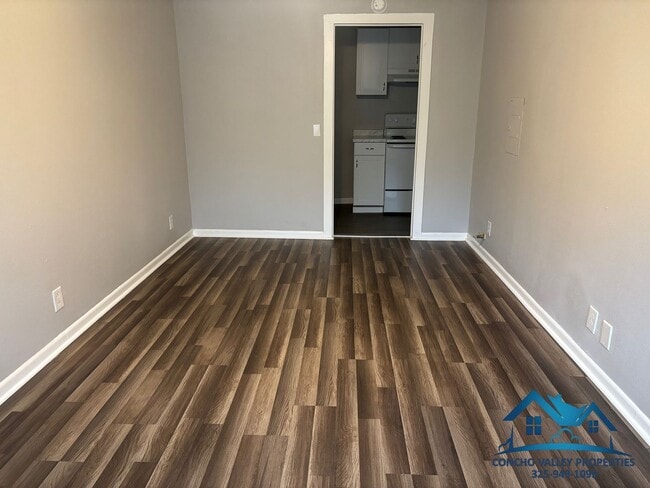 Foto del edificio - For Rent - 1 Bed/ 1 Bath Garage Apt - 1418 1/2 S Van Buren