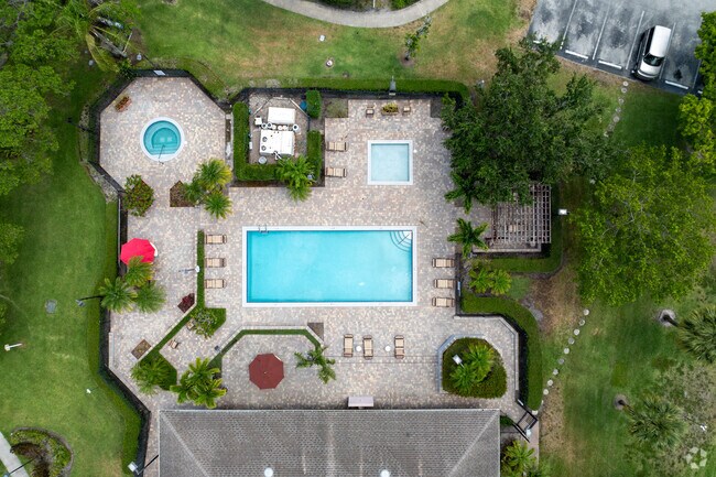 700 Cypress Club Camino - Water's Edge at Deerfield